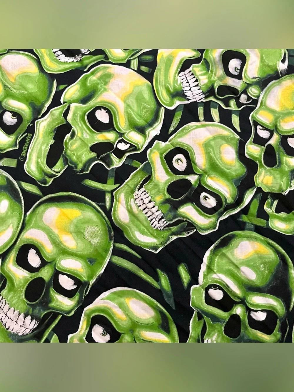 Supreme SS18 Green Black Glow In The Dark Skull Pile Bandana
